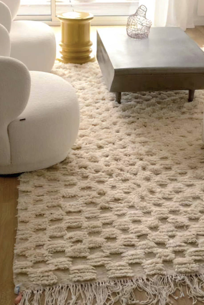 Grand tapis berbère damier blanc en laine –  Pièce unique n° 130