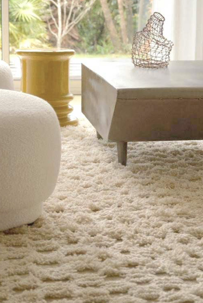 Grand tapis berbère damier blanc en laine –  Pièce unique n° 130