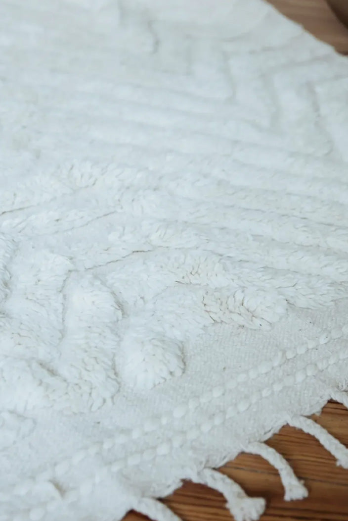 Grand tapis Béni Ouarain uni blanc à motifs ton sur ton – Pièce unique n° 134