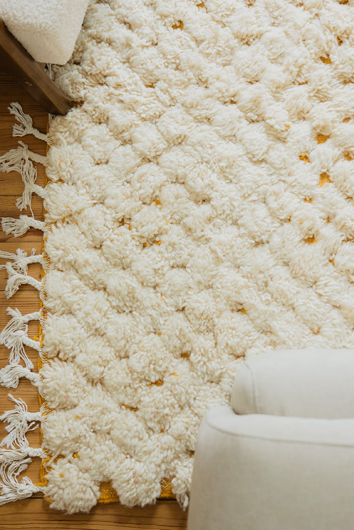 Tapis berbère Béni Ouarain à damiers jaunes et blancs – Pièce unique n° 135